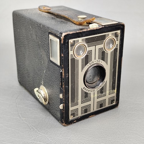 Art Deco Kodak SIX - 20 Brownie Junior Box Camera - Picture 11 of 12