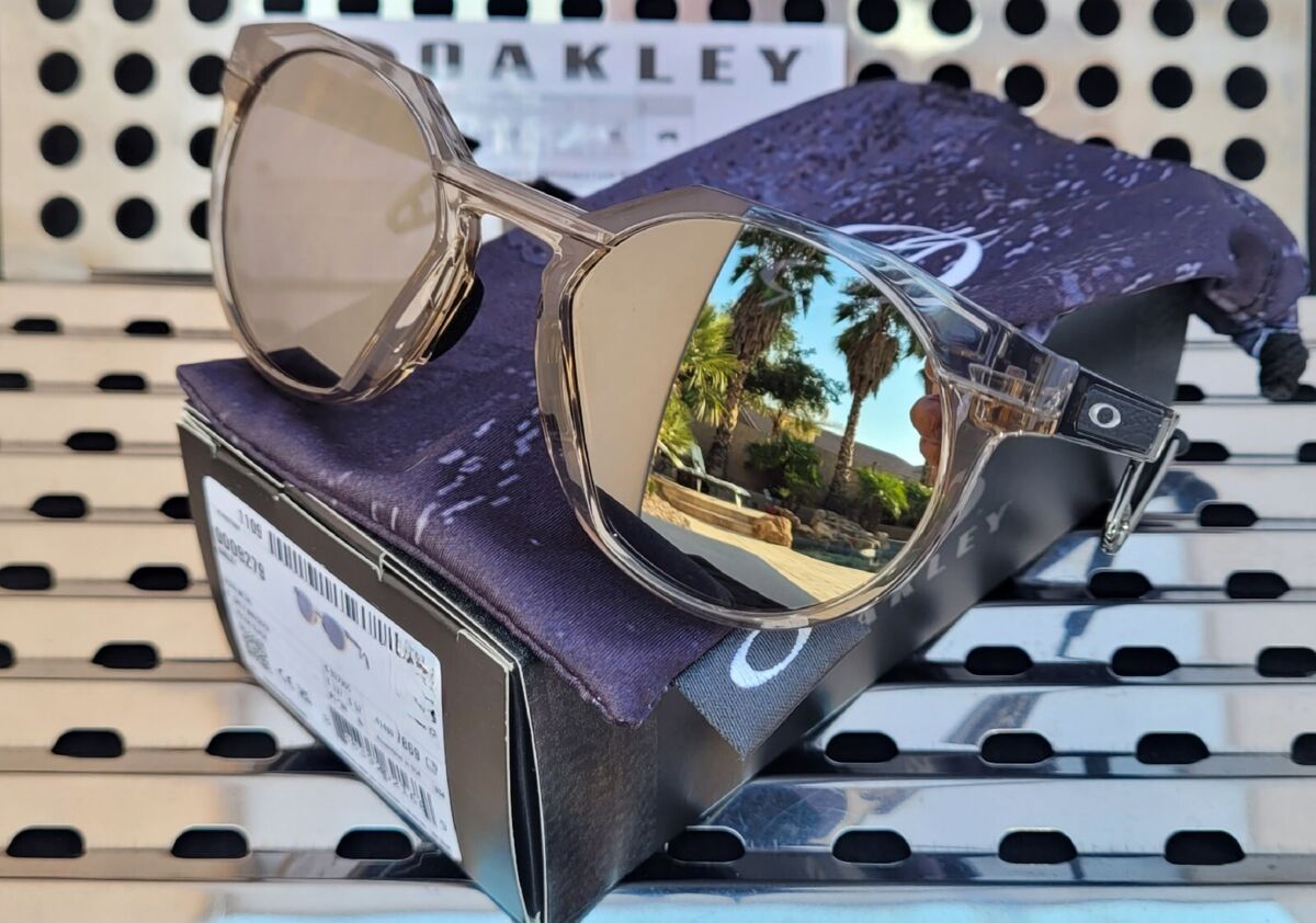 New Oakley HSTN Metal 9279-0552 D. Lillard Sunglasses Grey New Oakley HSTN Metal 9279-0552 D. Lillard Sunglasses Grey