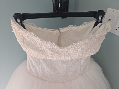 Beautiful custom made wedding dress size 0-2 with long sleeve top and veil - Picture 12 of 24