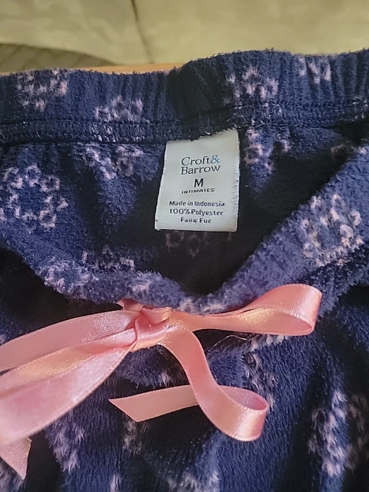 Women's Fleece Pajama Bottoms Croft and Barrow Size M Pre-owned Navy/Pink - Image 2 of 4