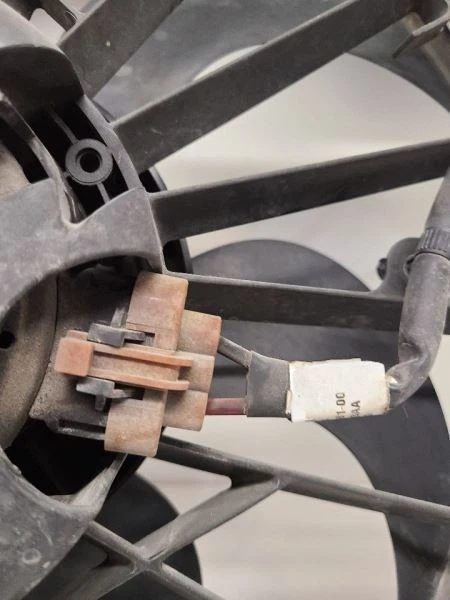 2005-2014 Ford Mustang ventilador radiador motor ventilador conjunto BR3Z8C607A - Imagem 2 de 4