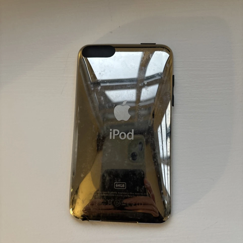 Apple iPod Touch 3rd Generation 64gb Silver - Image 2 of 3