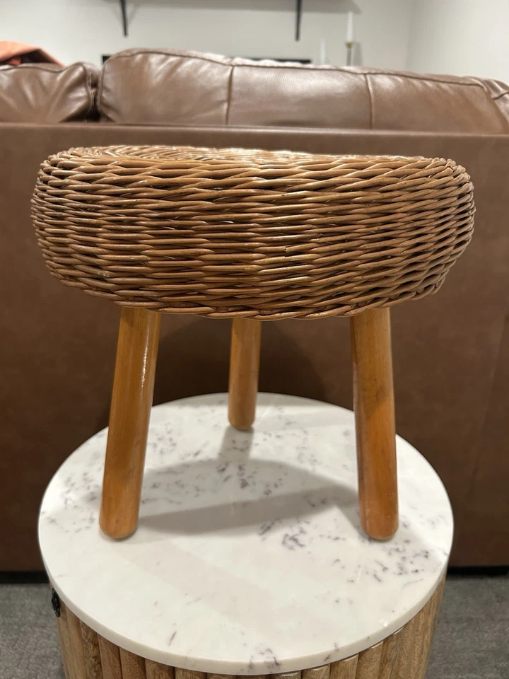 Taburete trípode de madera de mimbre vintage estilo Tony Paul mediados de siglo Foto 4 de 4