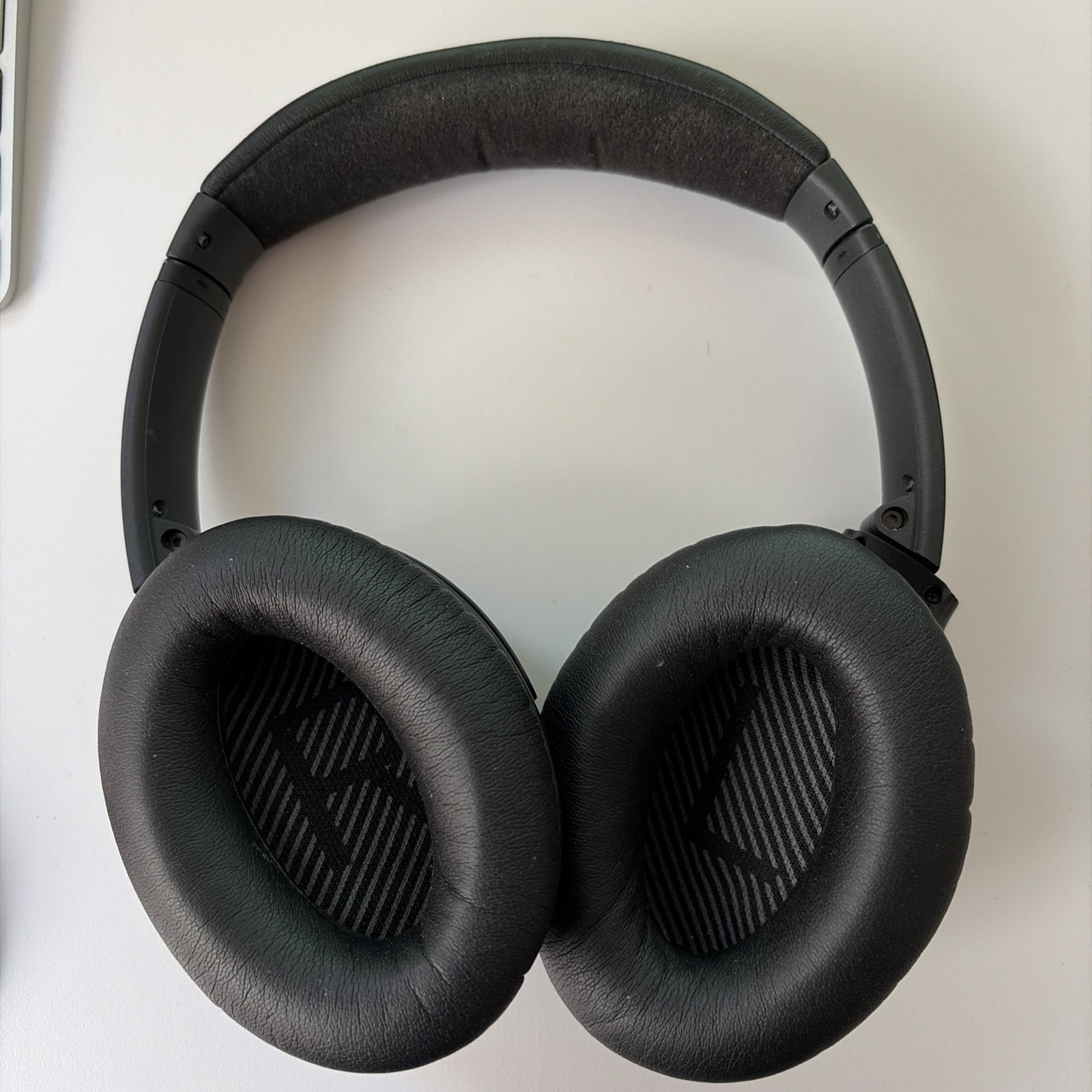 Bose QuietComfort 35 Over the Ear Wireless Headphones - Black-image