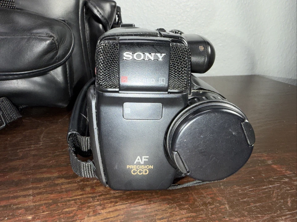 Sony CCD-TR81 Hi8 Handycam Camcorder Video Camera Bundle Tested Working READ! - Image 3 of 4