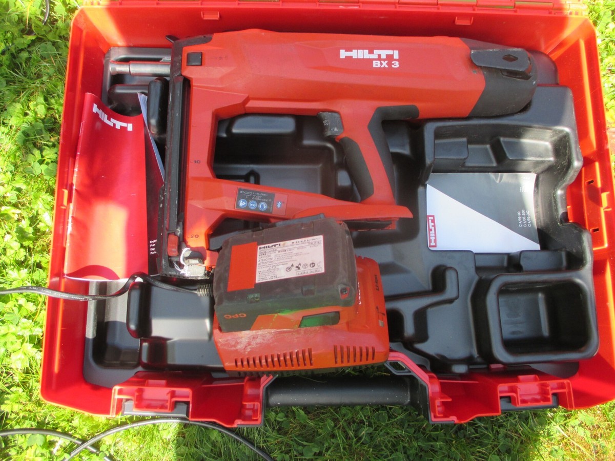 HILTI BX 3 02 CORDLESS CONCRETE NAILER, a 4.0 battery, w HILTI BX 3 02 CORDLESS CONCRETE NAILER, a 4.0 battery, w