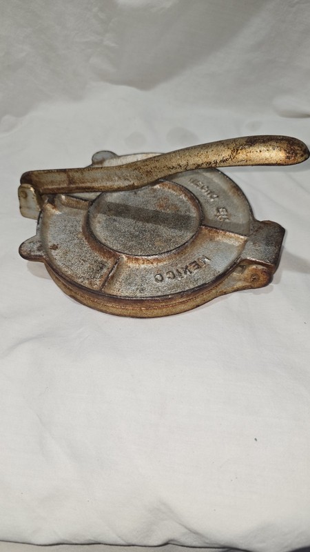 VINTAGE 7 in TORTILLA PRESS CAST IRON BY SULTANA HECHO MEXICO VERY UNIQUE