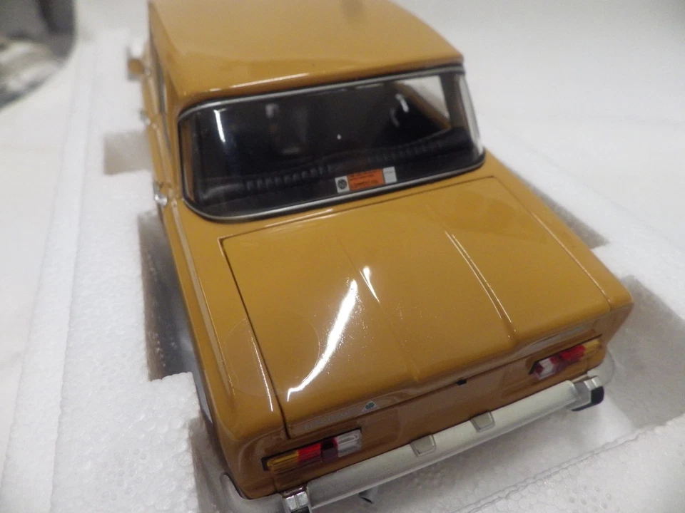 ALFAROMEO GIULIA 1300 SUPER MINICHAMPS 1/18 - Immagine 3 di 4