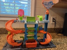 Hot Wheels Mega Tower Carwash Playset 1:64 Sc...