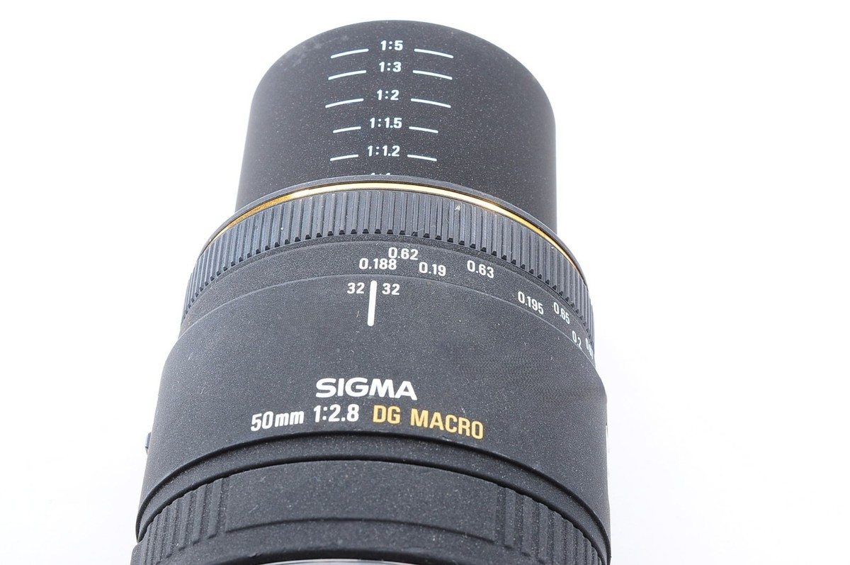 Sigma 50mm f/2.8 EX DG Macro Lens for Canon EF AF 1:1 w/ Caps