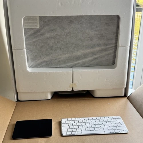 Apple iMac 21.5in 1TB, Intel Core i5, 1.6GHz 8GB RAM - UNUSED  - KEYBOARD  A1418