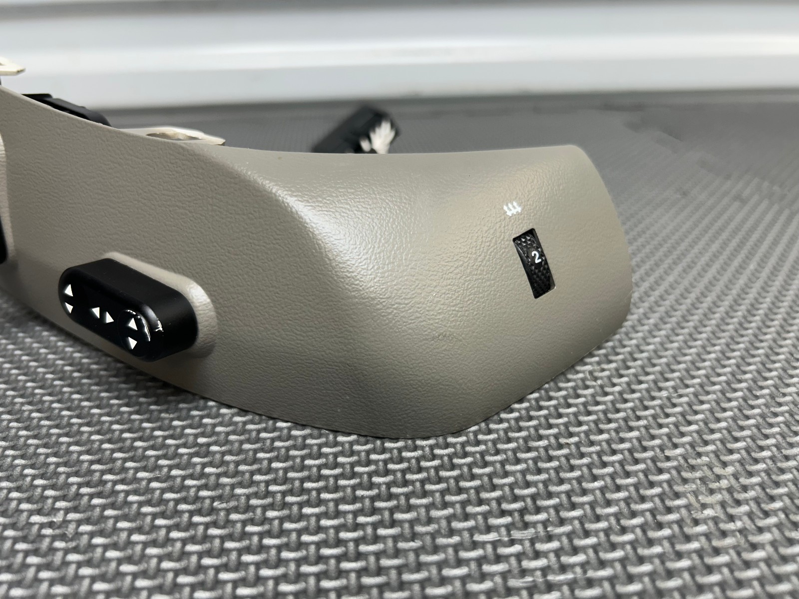 05-08 Maserati Quattroporte M139 Front Right Passenger Seat Control Switch Gray