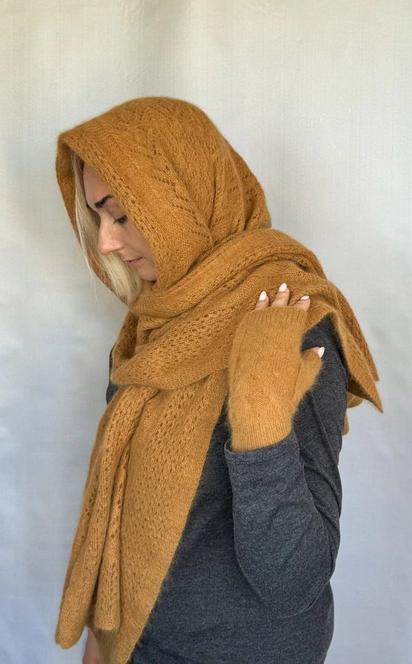 Conjunto de bufanda esponjosa y mitones sin dedos tejidos a mano de angora ocre Foto 3 de 4