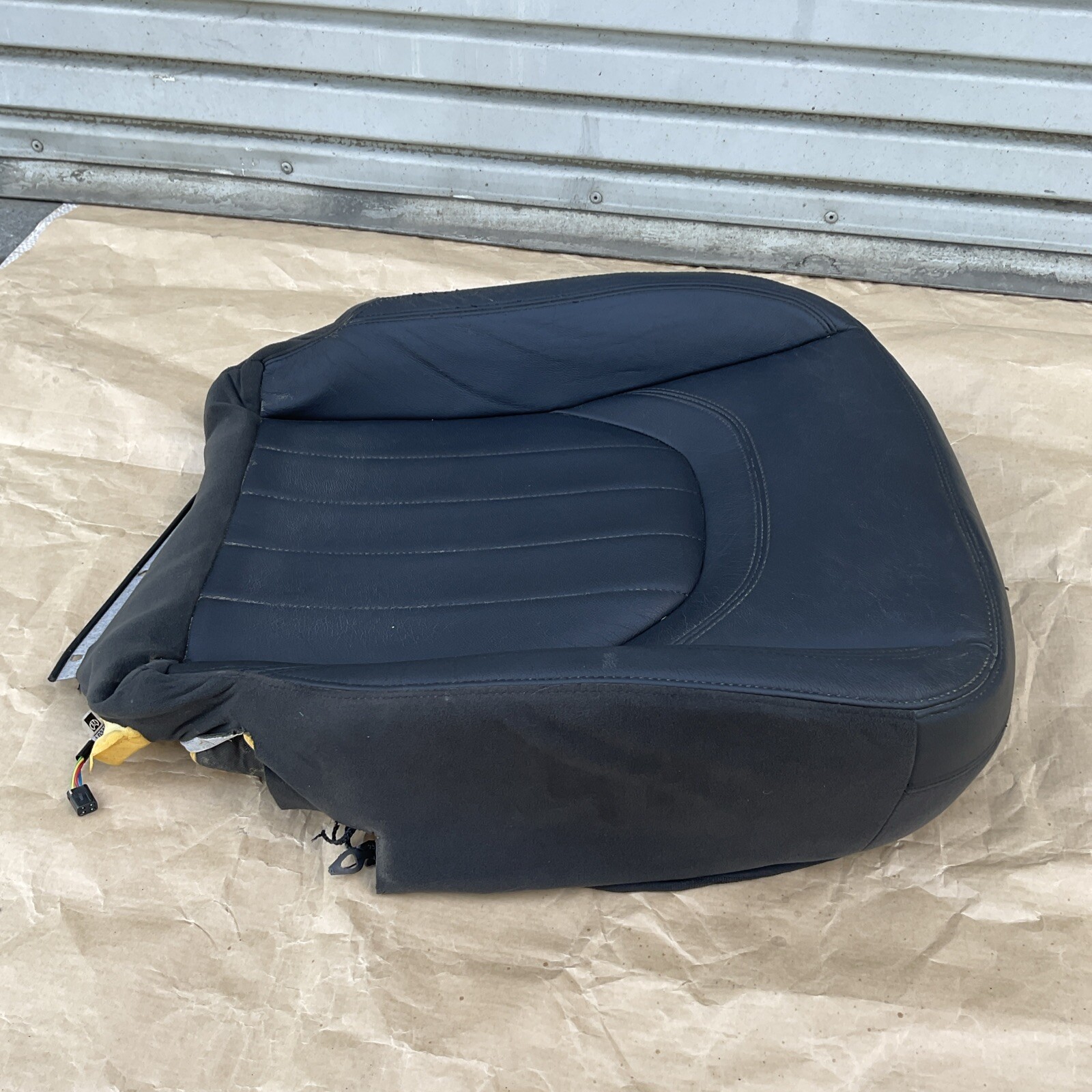 14-17 Maserati Quattroporte  Front Right Seat Lower Cusion Black OEM 670006055
