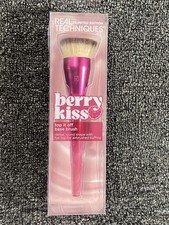 Real Techniques Berry Kiss Top It Off Base Ma...