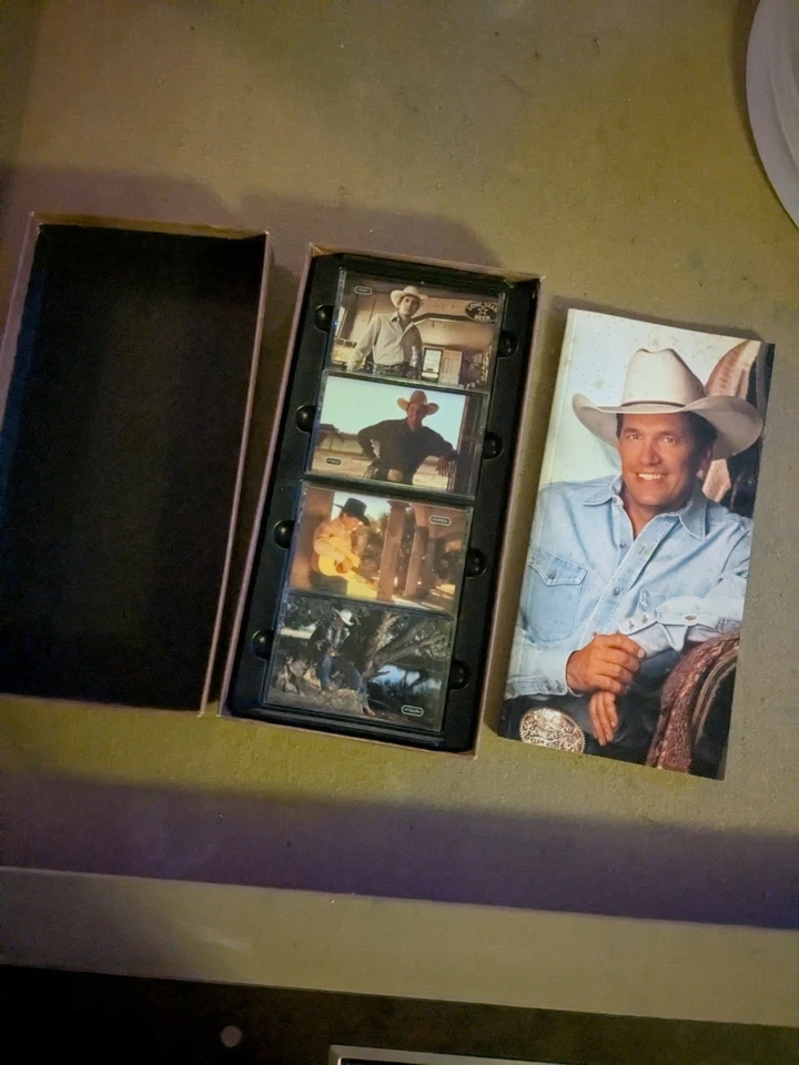 George Strait. Strait Out Of the Box. 4 Cassette set with booklet. 72 tracks. - Image 2 of 4