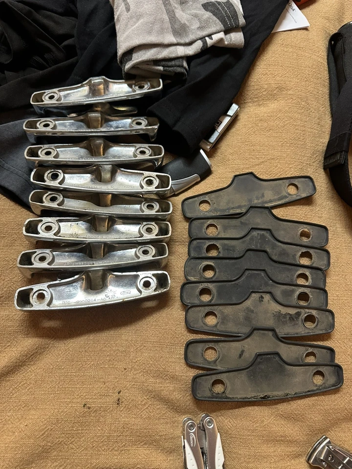 Nuevo de Lote Antiguo Ford F100 F150 F250 F350 66-77 Bronco Cromo Platón Atar Taco Foto 2 de 4