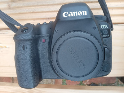 Canon EOS 6D Mark II - Zustand wie neu inkl Teleobjektive
