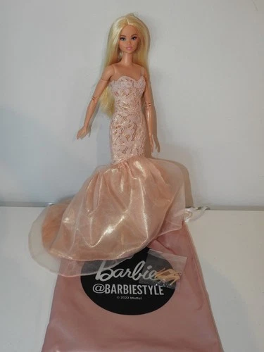 BARBIE 2022 MATTEL CONVENTION GIFT  OUTFIT CHAMPAIGN 2 PIECE GOWN WITH SHOES