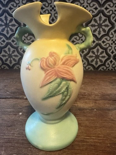 Vintage HULL Vase Woodland Pottery W4-6-1/2” Floral Pattern Made In The USA!