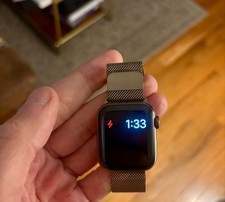 Apple Watch Series 4 40 mm Gold Stainless Steel Case with Gold Milanese Loop