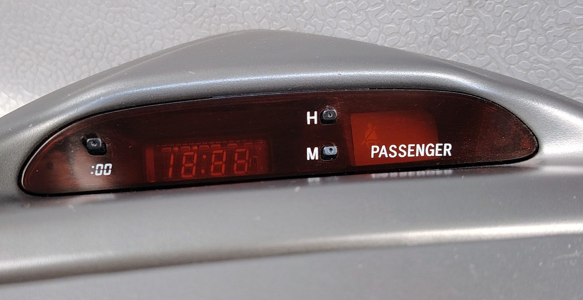 1999-2006 Toyota Celica ZZT231 ZZT230 DASHBOARD CENTER CLOCK PANEL