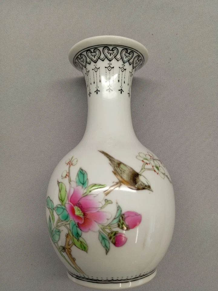 Vintage Oriental 80’s Famille Rose Porcelain Chinese Small Vase floral - Image 3 of 4