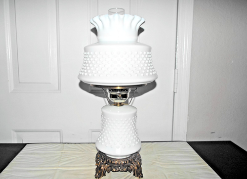 GONE WITH THE WIND RARE VINTAGE 3-WAY THICK HOB-NAIL MILK-GLASS HURRICANE LAMP