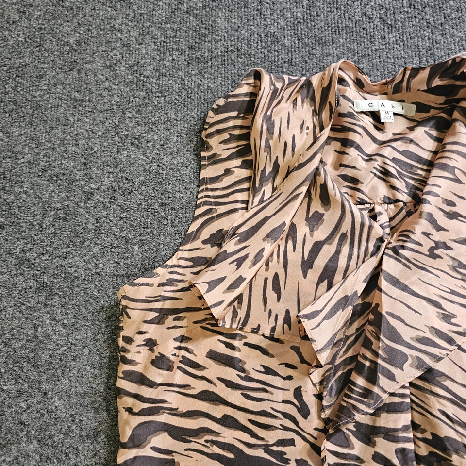Camisa Cabi Top Mujer Mediana Rosa Seda Cebra Sin Mangas Cuello en V Carrera Informal Foto 4 de 4