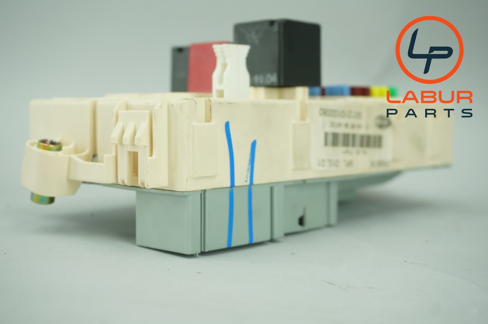 M139 03-19 Maserati GranTurismo Quattroporte Front Relay Fuse Box B978