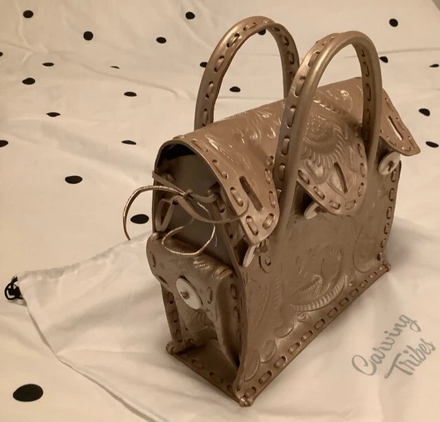 GRACE CONTINENTAL Carving tribes Maestra M-MTLC Tote Bag Hand Bag
