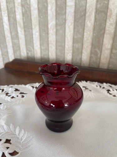 Vintage Anchor Hocking Royal Ruby  red 4" ruffle vase 1938