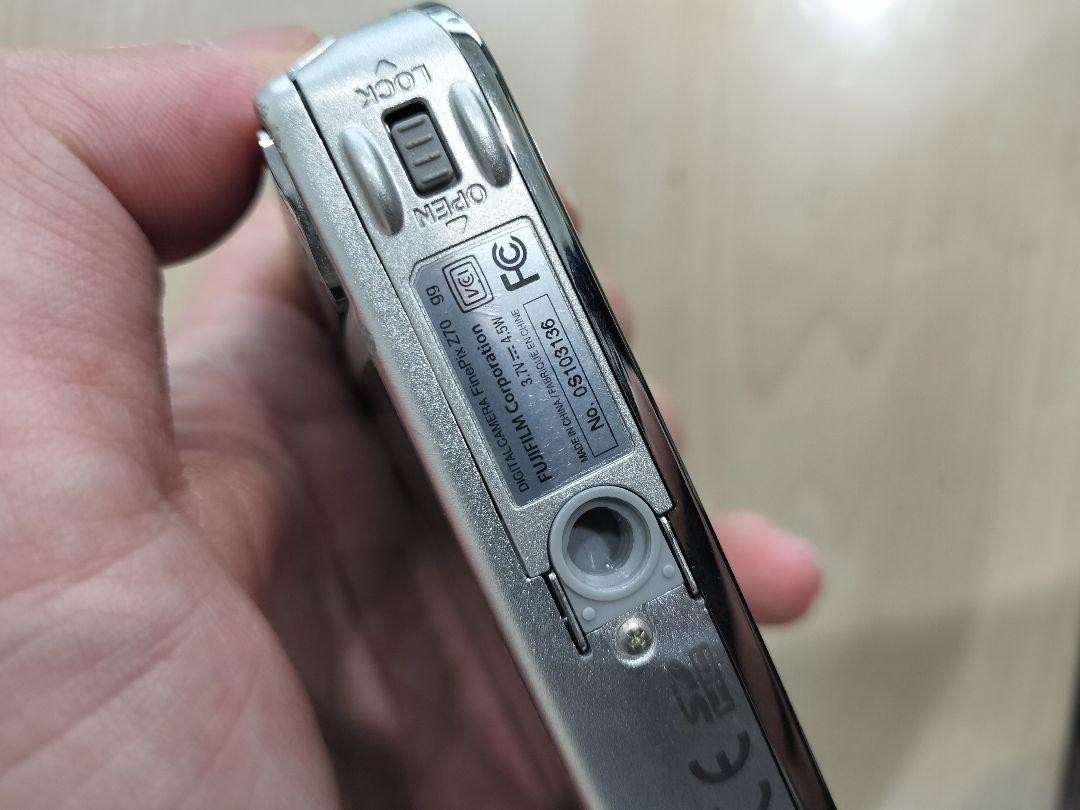【動作品・転送特典無料有】FUJIFILM finepix Z70 SILVER 富士フイルム、自動アップロード連携機能やHD動画対応の