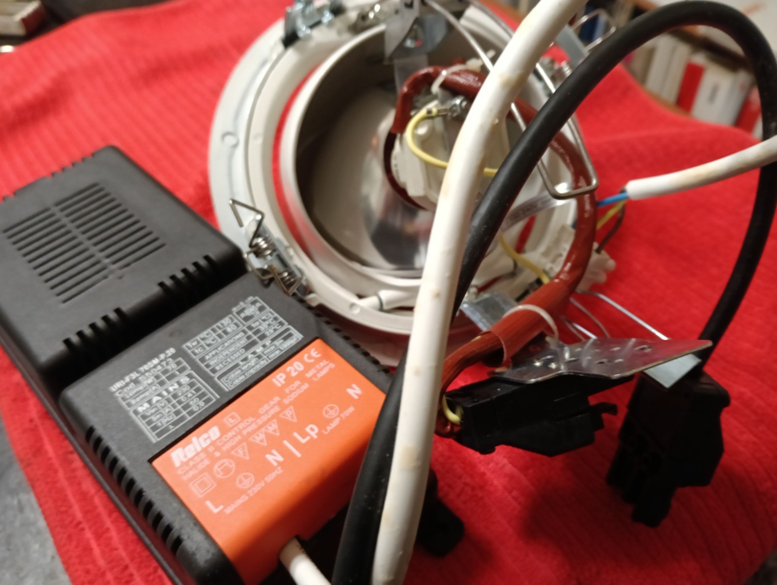 Relco Leonardo Spirit G12 70W: Analisi Tecnica Faretto a Scarica - 4