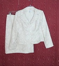LE SUIT 2 Piece Cream/Beige Long Sleeve Collared Button Skirt Suit Women Size 10