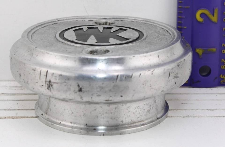 Tapacubos atornillados Willys-Knight de colección OEM para automóvil - original de 1920 Foto 3 de 4