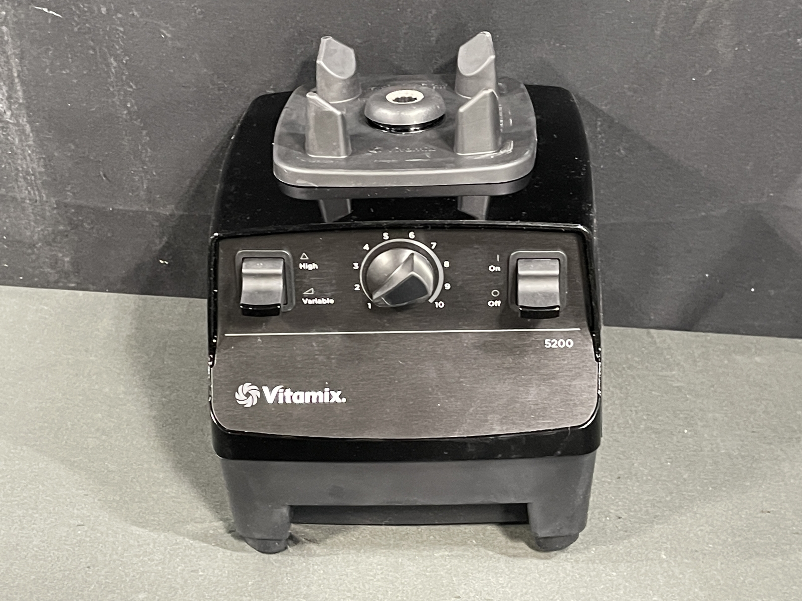 Vitamix VM0197 5200 Blender Professional Grade Self Cleaning 64oz
