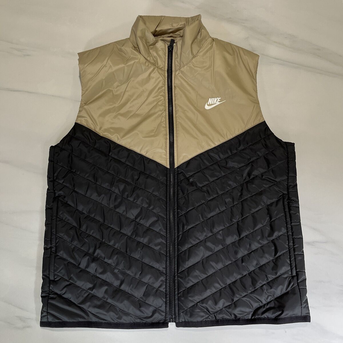 Nike Therma-FIT Windrunner Midweight Puffer Vest FB8201-010 Nike Therma-FIT Windrunner Midweight Puffer Vest FB8201-010