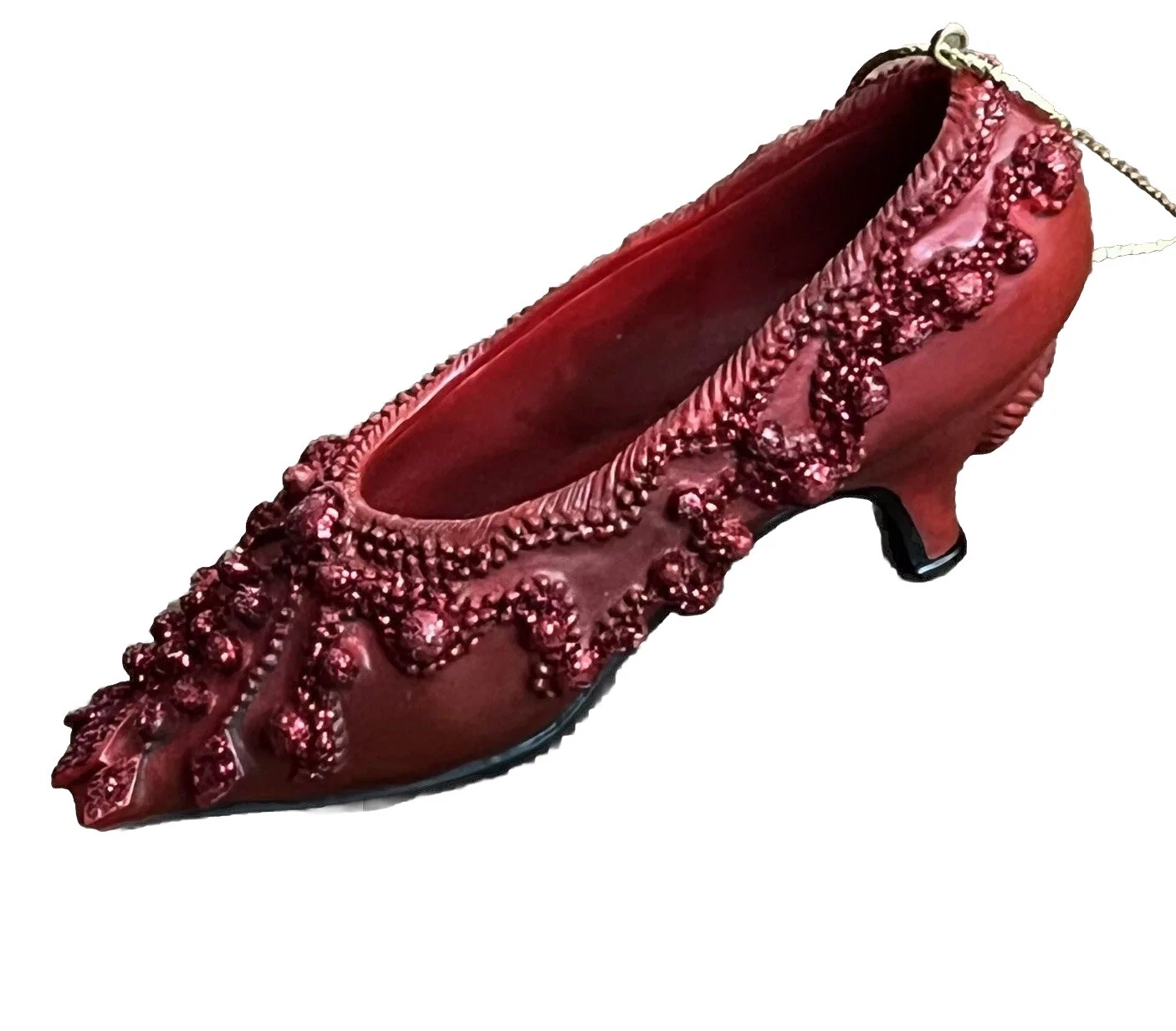 Ornement de chaussure rouge Christian Dior musée métropolitain d'art MMA étincelant 3,75