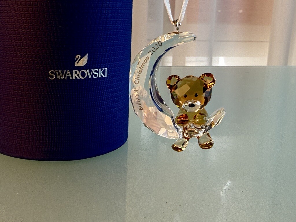 (新品未使用)SWAROVSKI　くま置物　数字１ SWAROVSKI KRIS BEAR - NUMBER 1 / ONE 5063335 - The Crystal Lodge