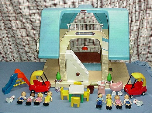 Blue Roof Dollhouse Car 