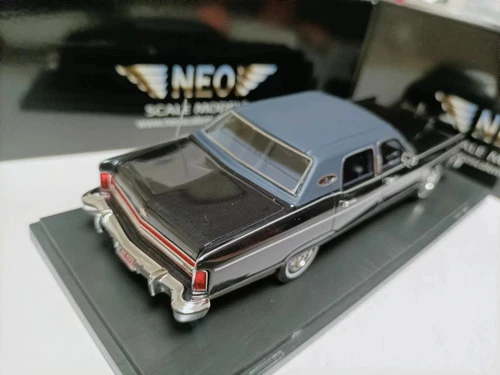 Neo 1/43 Lincoln Continental Town Car 1978 Dark Blue #44422 PandaVia-Model - Picture 4 of 7