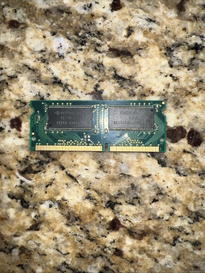 Hyundai 9924 Memory Module HYM7V64401TQG-10 32MB PC66 32MB. - Image 2 of 2