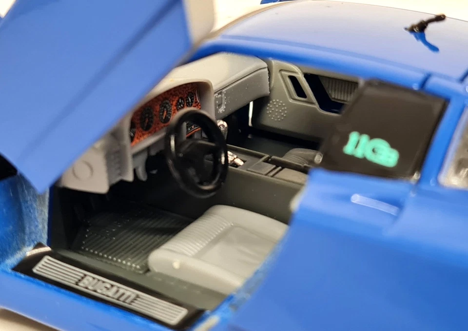 Burago 1/24 Bugatti EB110 Blue 90s Supercar Diecast Scale Model Car - Image 2 of 4