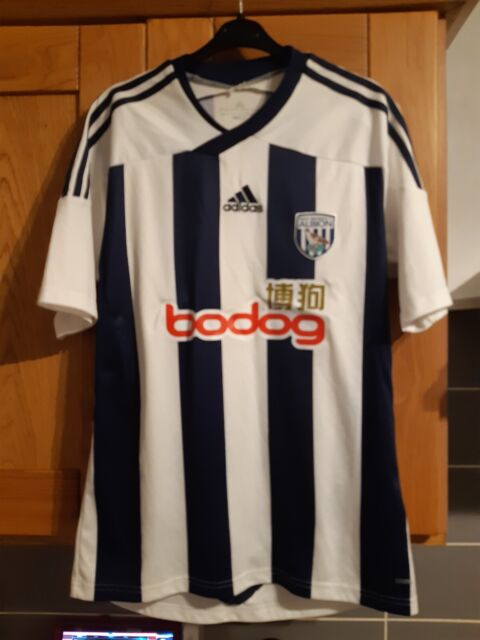 West Bromwich Albion small adult home football shirt. 2011 season.