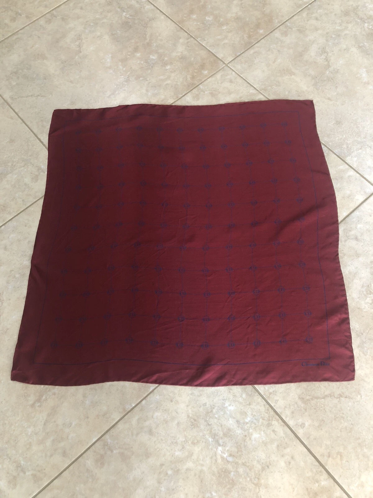 Foulard vintage Christian Dior 100% soie roulé main fabriqué en Italie