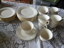 LOT OF 30 PIECES OF ROYAL DOULTON 1984  VOGUE FINE CHINA ~ PLATES/CUPS/ SAUCERS