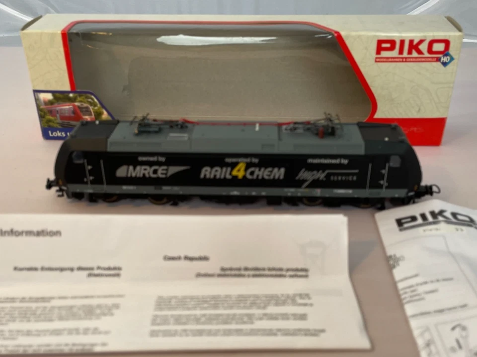Piko HO 57473 BR185 OHE loco of MRCE/Rail4Chem. Black livery. New in box & p'wk - Image 2 of 4