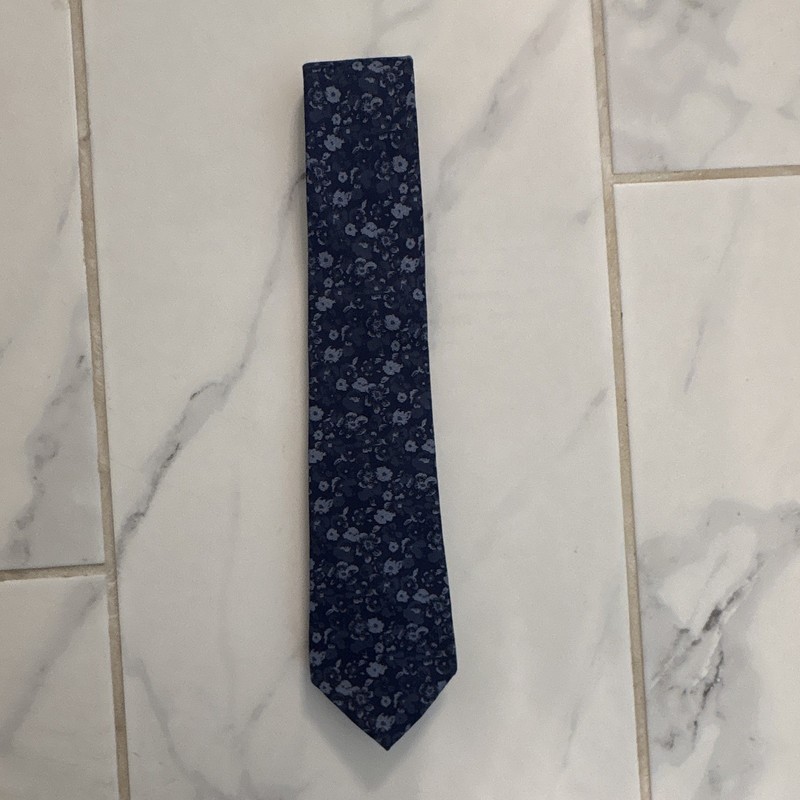 Michael Kors Silk Navy Blue Floral Men's Tie Designer Style Flower Theme