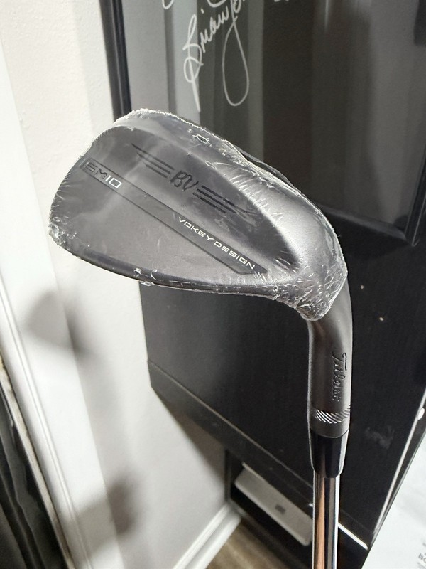 New !! Titleist Vokey Design SM10 Tour Chrome Wedge 56 S RH Nickel